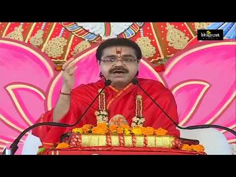 Nakh Pe Girvar Lino Dhaar Kanhaiya Mero Baro By Mridul Krishna Ji Maharaj