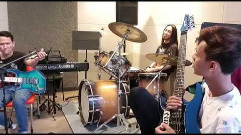 Andra and The Backbone - jalanmu bukan jalanku (cover at studio)