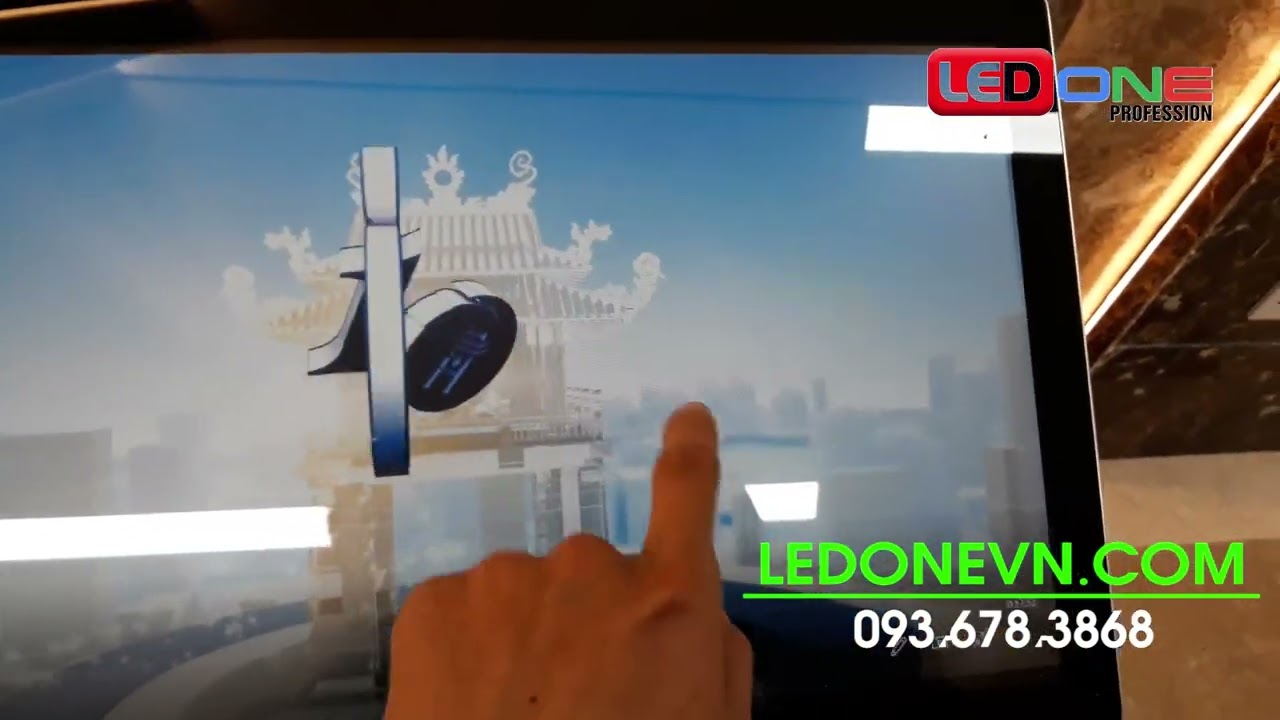 Công trình lắp đặt 2 màn hình quảng cáo cảm ứng chân quỳ tại sảnh của Hanoi Tower  