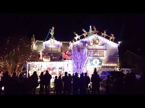 Video: Christmas Lights Displays auf Santa Rosa's Walnut Court