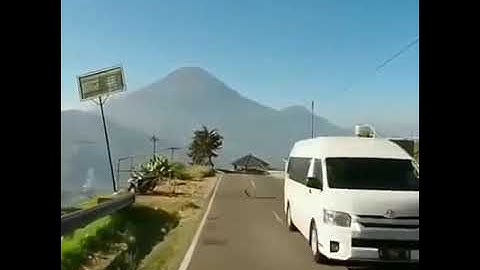 Jalan Dieng ~ menawan Diatas Awan `~ terlihat Gunung Sindoro