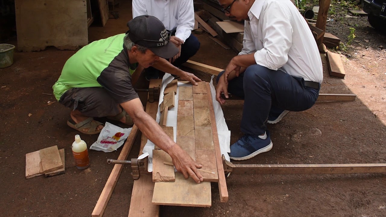 Abdimasku Edukasi Pelatihan Pembuatan Papan  Kayu  