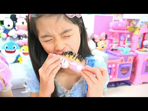 बोरम नए मेकअप खिलौने के साथ खेलने का नाटक करता है l <strong>Boram</strong> &amp;<strong>amp</strong>; new makeup toys