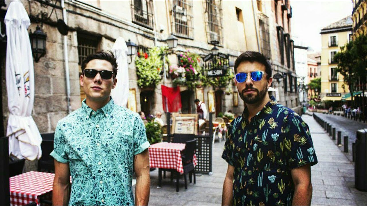 Diego y El Niño en el videoclip de Fridays