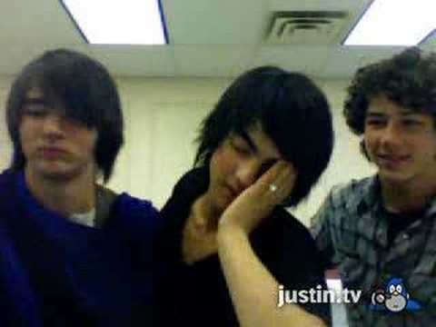 JOE DOES A STUPID DANCE!!!! and nick makes a funny faceee :]