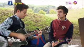 Gastón (Agus Bernasconi) y Matteo (Ruggero Pasquarelli) ensayan \