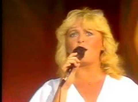 Kicki Danielson sjunger Comment ca va på Momarkedet 1983