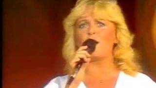 Kicki Danielson sjunger Comment ca va på Momarkedet 1983 chords