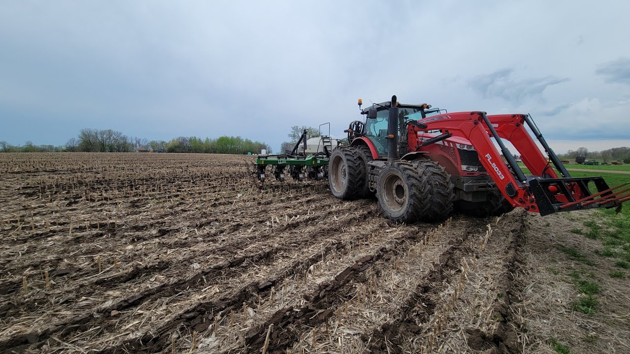 Video] 'It's Too Pretty to Use!' Farmer Sees His New Strip-Till Rig for  First Time