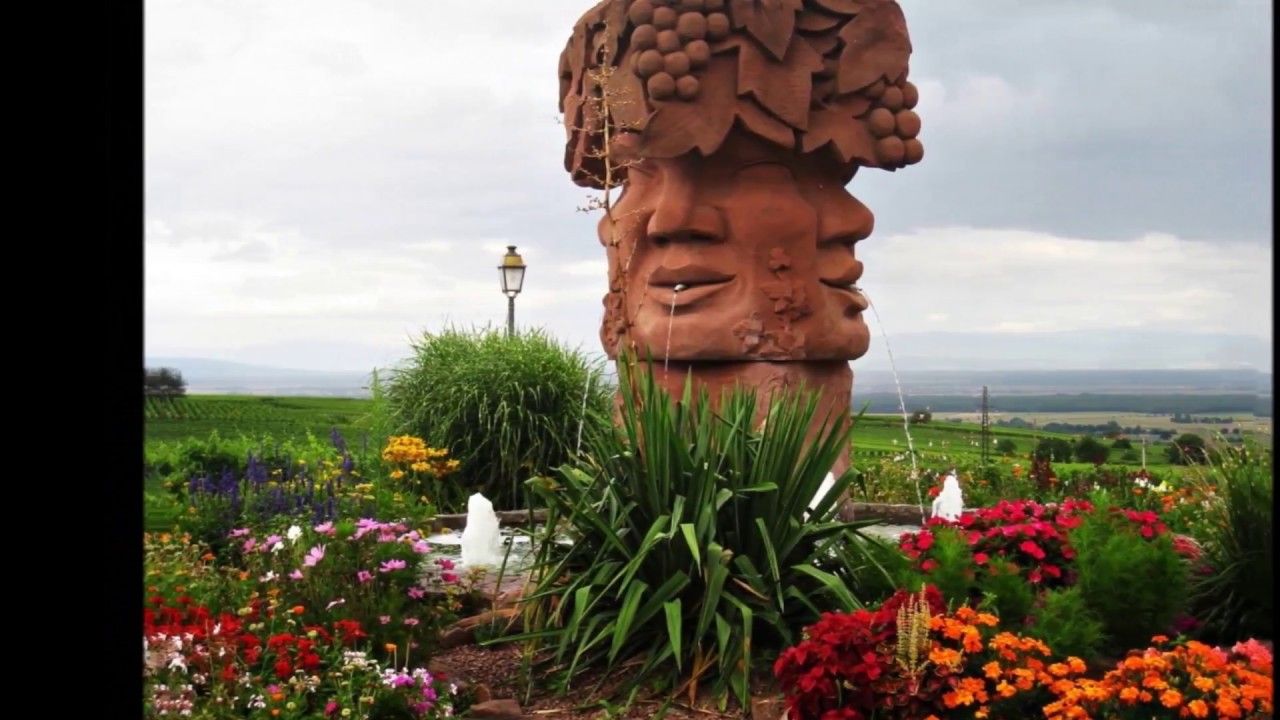 Voegtlinshoffen, sur un coteau au milieu du vignoble en Alsace