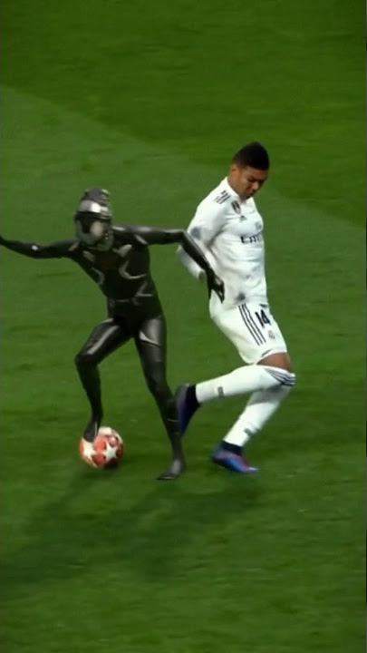 Ai robot taking over fútbol?! 😱 #shorts