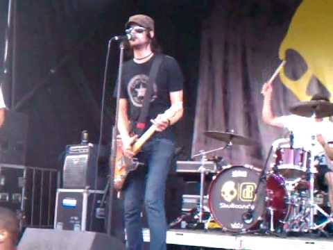 AM Taxi-"Fed Up" 7/30/10 (Van's Warped Tour '10) Part 1