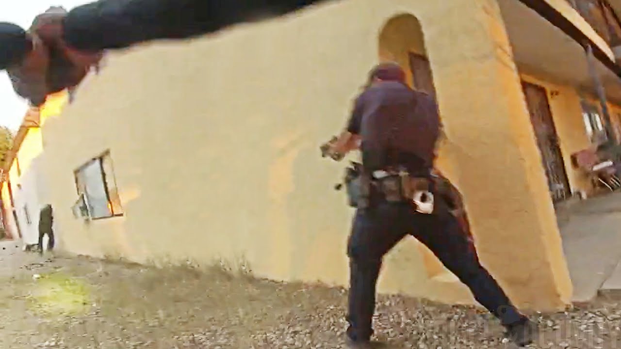 ⁣Bodycam Footage Shows Short Foot Chase Before Police Shootout in Albuquerque, New Mexico