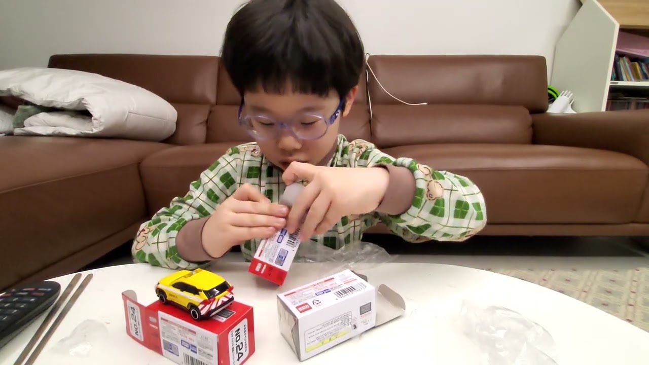 엄마가 스타필드, 고양, 토미카팝업스토어에서 열심이 구해온 토미카와 각종 기타 상품들 언박싱