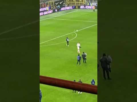 Video edindžeko saluta la curva nerazzurra secondoanelloverdemilano interfiorentina fcinter