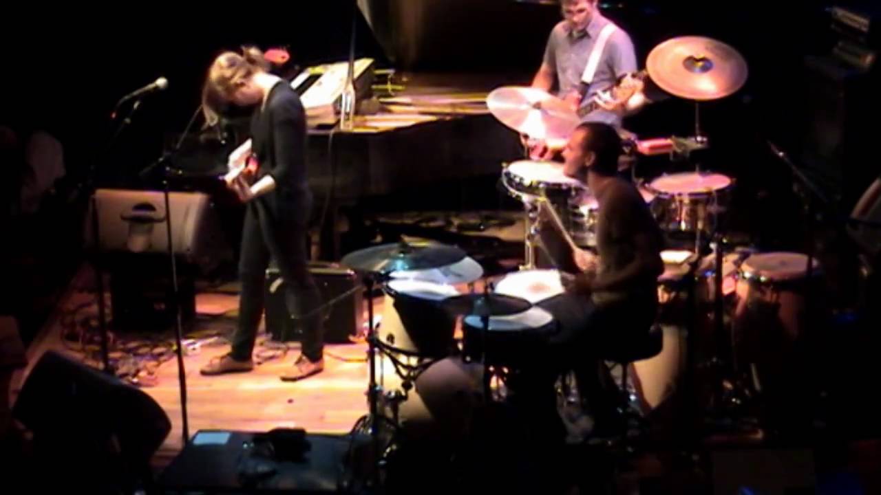 Guarda Zoo Animal "Come Down" "Live at The Dakota Jazz Club" 10 /1/10 su YouTube Guarda Zoo Animal "Come Down" "Live at The Dakota Jazz Club" 10 /1/10 su YouTube
