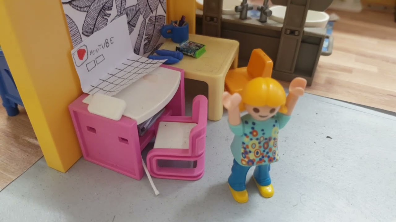 Chloé s'inscrit à une école de théatre