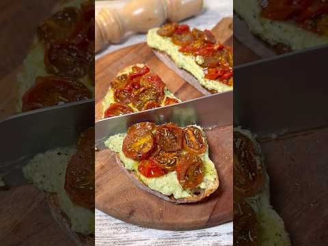 Tosta de cherrys, ricotta y pesto 🍅🌿 #recetas #aperitivo