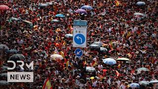 Thousands of Spain Fans Fill Cibeles Square Ahead of World Cup Victory Parade in Madrid | AD1G