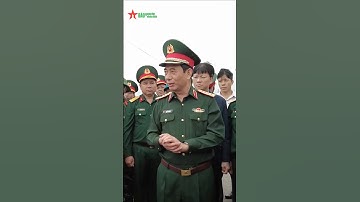 Đại tướng Phan Văn Giang chia sẻ với người dân vùng lũ tỉnh Gia Lai