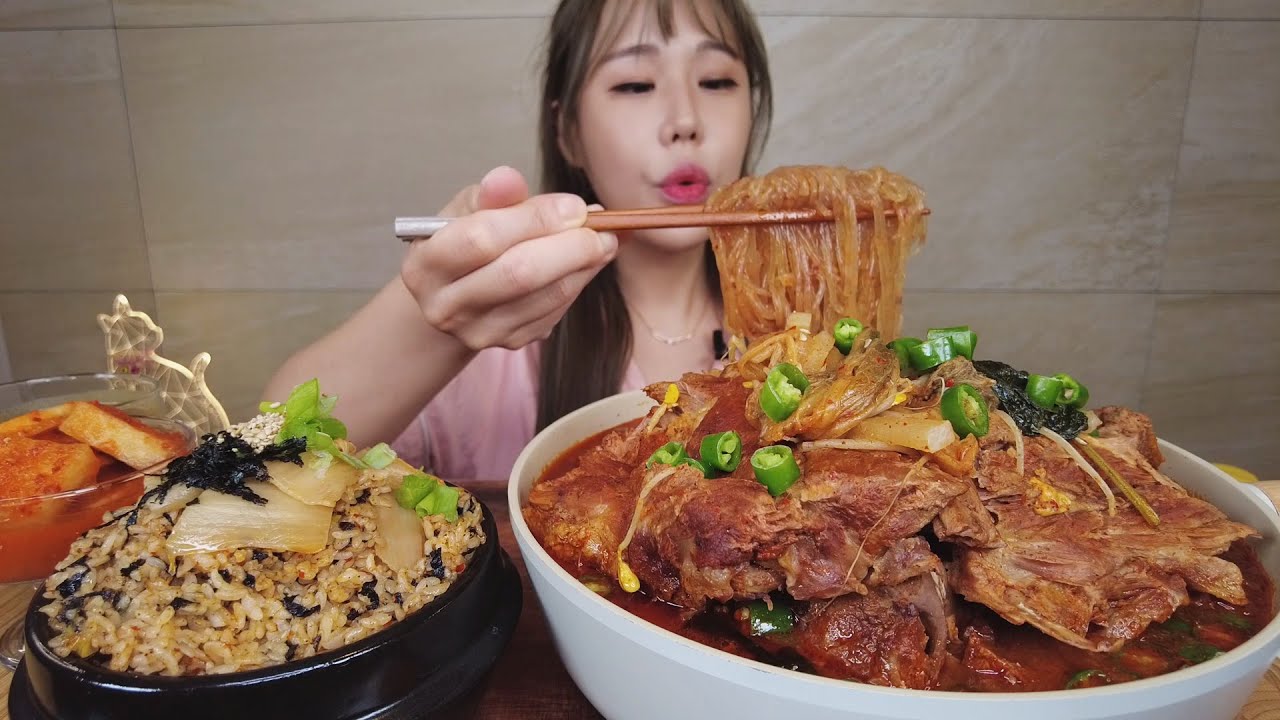 SUB) 쌀쌀한 날씨에 뜨끈한 감자탕 당면사리 ft.디저트 볶음밥은 필수 Pork Back-bone Stew radish kimchi REAL SOUND ASMR MUKBANG