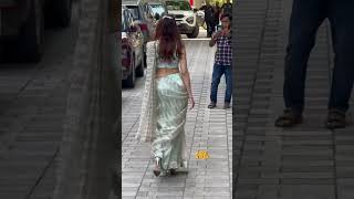 Wait For Divyas Thumak