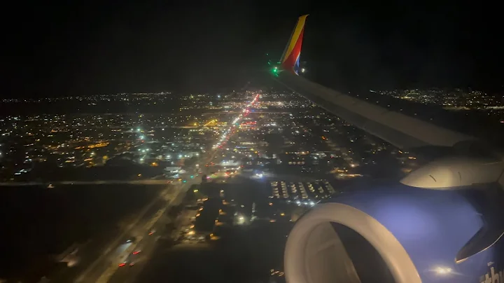 Southwest Airlines Boeing 737-8H4 Gorgeous Night Approach & Landing at Tucson International Airport