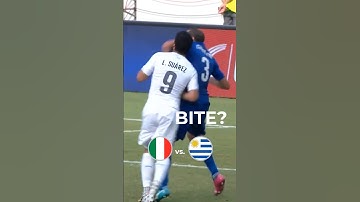 🦷⚽ Luis Suárez bites Giorgio Chiellini 🇺🇾 🇮🇹