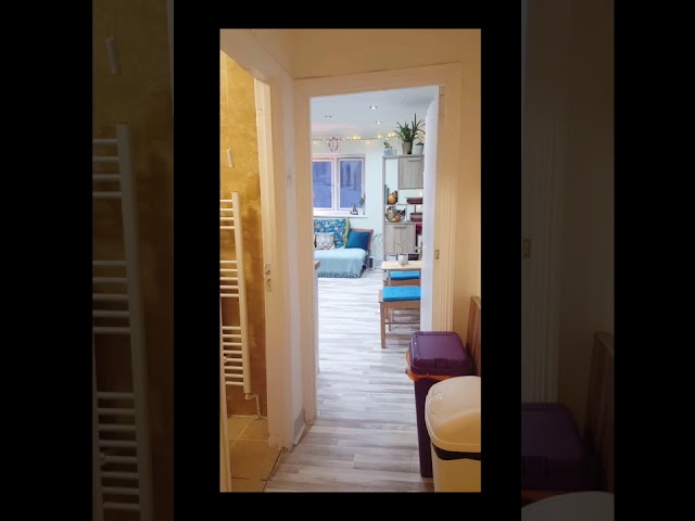 Video 1: Spacious light and airy Hallway 