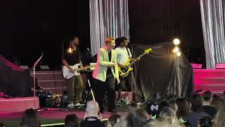 La Roux - Bulletproof (Cincinnati, 7-28-26)