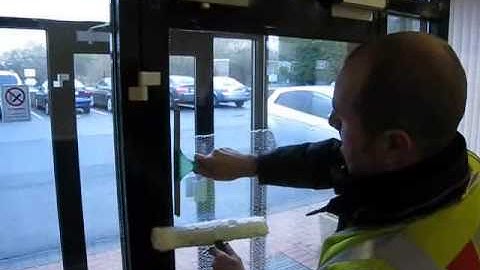 Traditional Window Cleaning Indoors - Basic Techniques Tutorial Video (Unger)