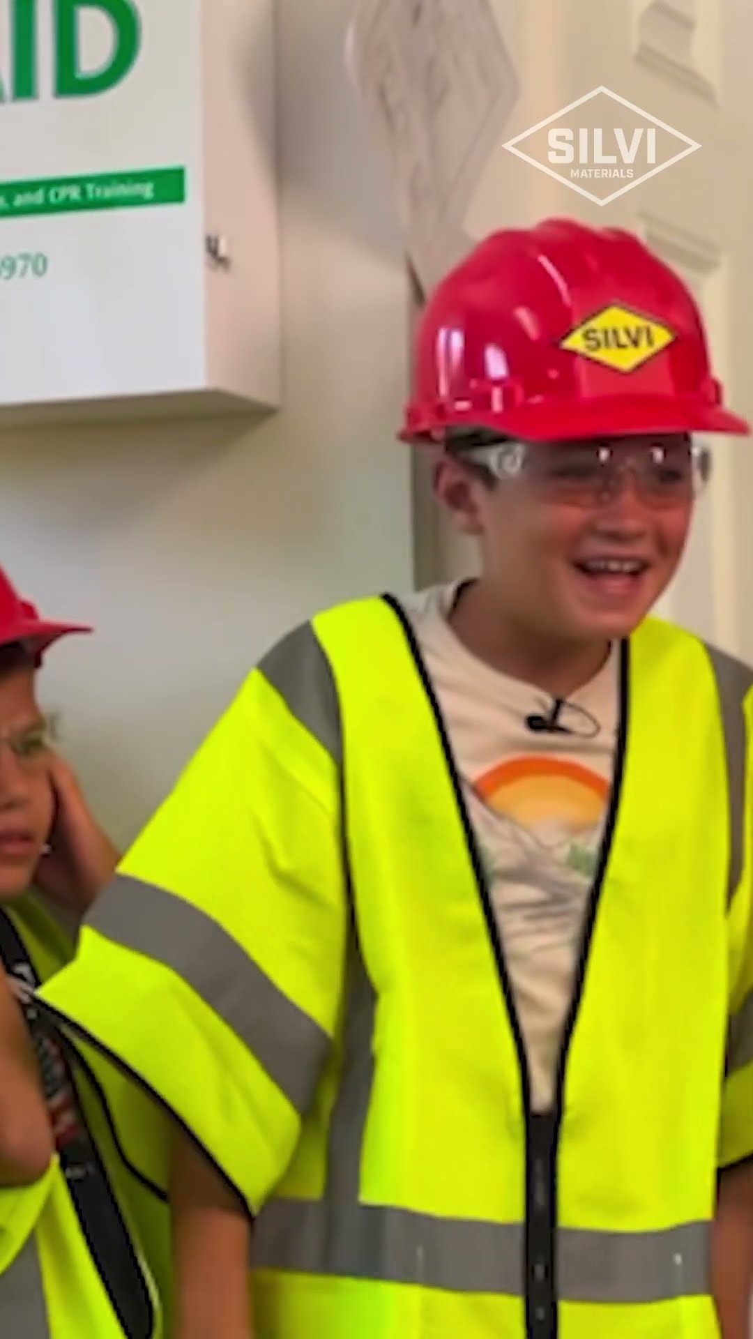 Concrete cylinder explodes during compression test with Silvi&amp;#39;s biggest ...