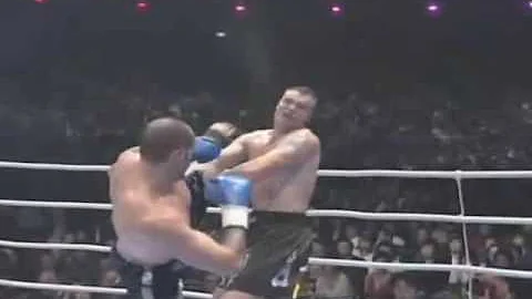 Feitosa  vs. Schilt high-kick, 2007 WGP Quarter Fi...