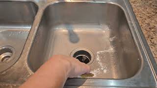 Learn how the professionals clean kitchen sinks