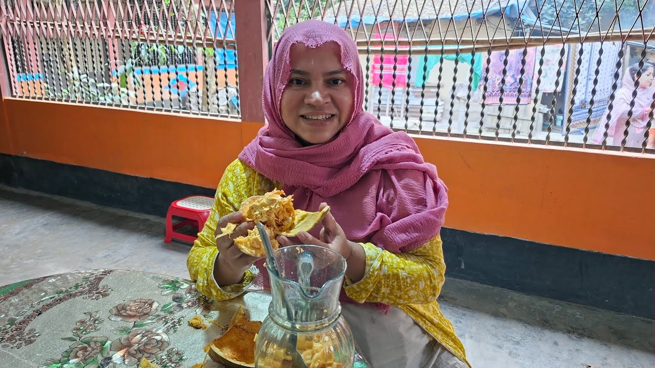 নিজেদের গাছের বেলের শরবত বানিয়ে ইফতার সাথে মাটির চুলায় রান্না ।