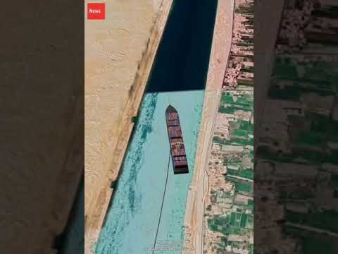 لحظه جنوح سفينه قناه السويس عن مسارها بالقمر الصناعي