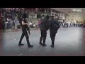 والدة بنات وسط المحتجين في رام الله الذين يطالبون بإنهاء حكم محمود عباس والدة بنات وسط المحتجين في رام الله الذين يطالبون بإنهاء حكم محمود عباس