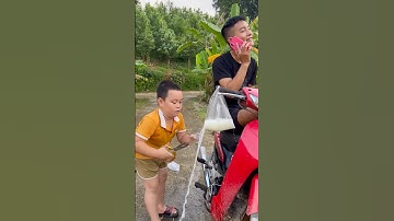 Cậu bé tốt bụng giúp đỡ em bé tội nghiệp mồ côi #shorts​