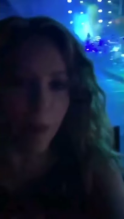 Shakira de Paparazzi de Alejandro Sanz (La Gira: Barcelona) (Instagram
