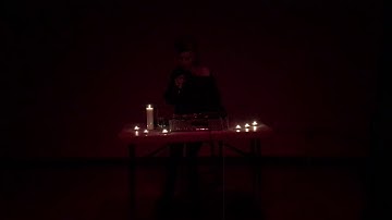 House Red live at Machines With Magnets