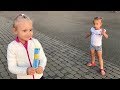Юля катается на велосипеде Алина и Мими Лисса играют Видео для Детей ВЛОГ