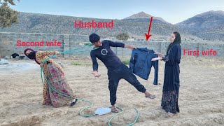 محبت، جشن عسلThe first wife buys a gift for her husband and the second wife gets jealous.