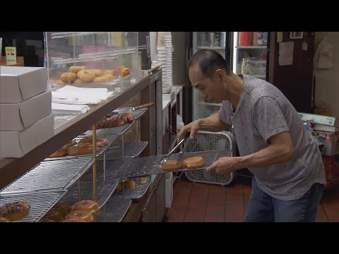 Customers Buy Out Store’s Doughnuts So Owner Can Care for His Sick Wife