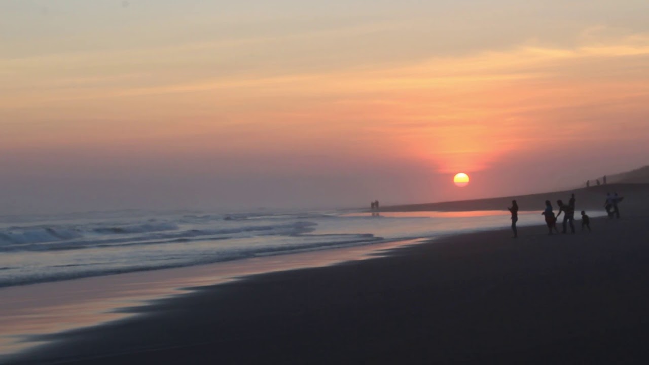 Matahari Tenggelam di  PaRis  pantai  ParangtRitis YouTube