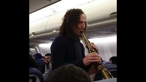Kenny G Surprises Delta Flight Passengers With Exclusive Performance