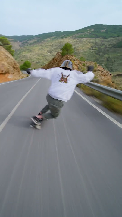 Going full blast at 100km/h into this corner   ! #downhill #speed #longboard #skate