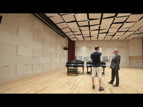 L’École de musique de l’Université de Sherbrooke a réalisé un virage à la fois technologique et pédagogique et a inauguré le 4 octobre 2018 ses toutes nouvelles installations. L’environnement tant intérieur qu’extérieur a été repensé en profondeur.