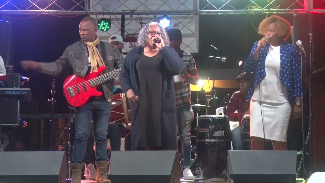 MARTHA CANDELA CORO DE FUEGO EN SAN PEDRO  DE  MACORIS