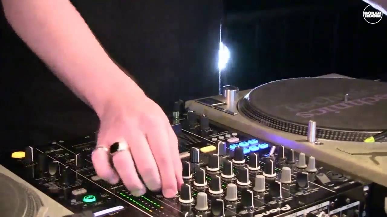 Noxin Boiler Room Tokyo DJ Set - YouTube