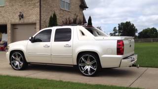 2011 avalanche lowered white 26 inch wheels EXT Escalade lo